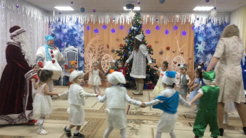 Новогодний утренник у малышей Новогодний утренник у малышей.