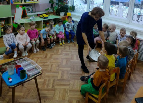 Экспериментирование в младшей группе Экспериментирование в младшей группе.